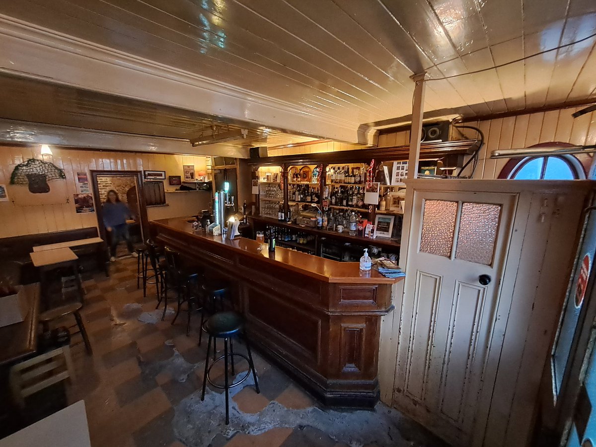 corkbeo's tweet photo. The famous Callanans on George's Quay - the Quintessential Cork city pub and it won't break the bank - even in a flood! https://t.co/1yBb8y1lp5