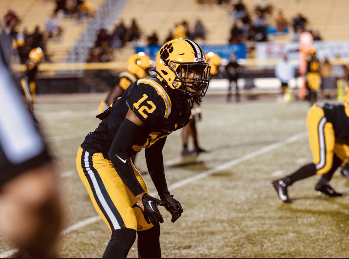 Check out my Soph. mid season highlights - hudl.com/v/2LxMHC @DeAndreFarris22 <a href="/shelton_felton/">Coach Shelton Felton</a> <a href="/CoachKLacey/">Coach Kendall Lacey</a>