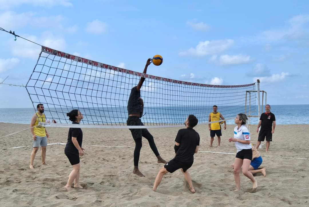 Plaj Voleybolumuzda heyecan sona erdi 🏆

Bu yıl Merhum Milletvekilimiz Ergun Özdemir anısına düzenlediğimiz ve kıyasıya mücadelelerin yaşandığı Plaj Voleybolu Turnuvamızda şampiyon Haşinler, ikinci Hışınlar, üçüncü ise Atak Giresun oldu. Sporcularımıza kupa ve madalyalarını