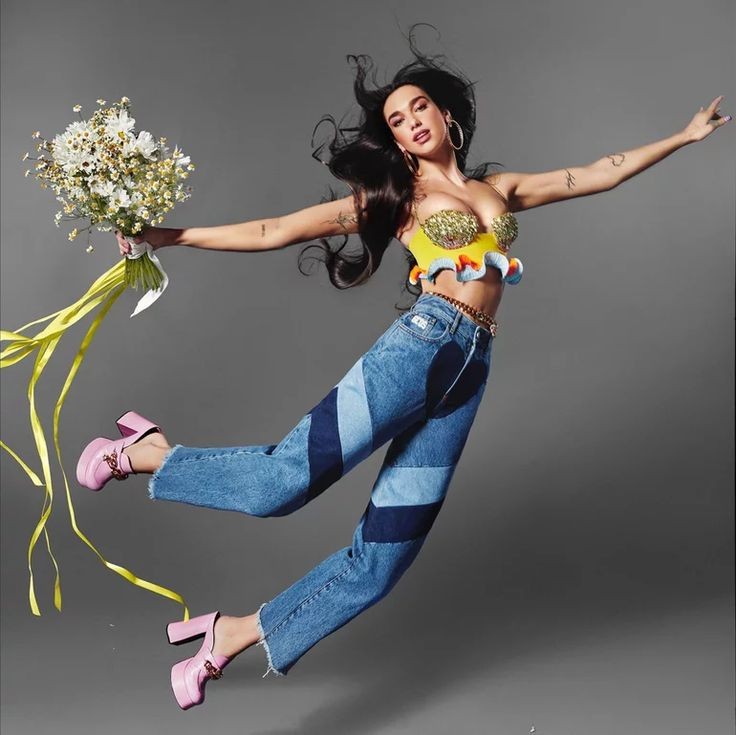 levitatingfture's tweet photo. falling queens https://t.co/gTOvM1E2wS