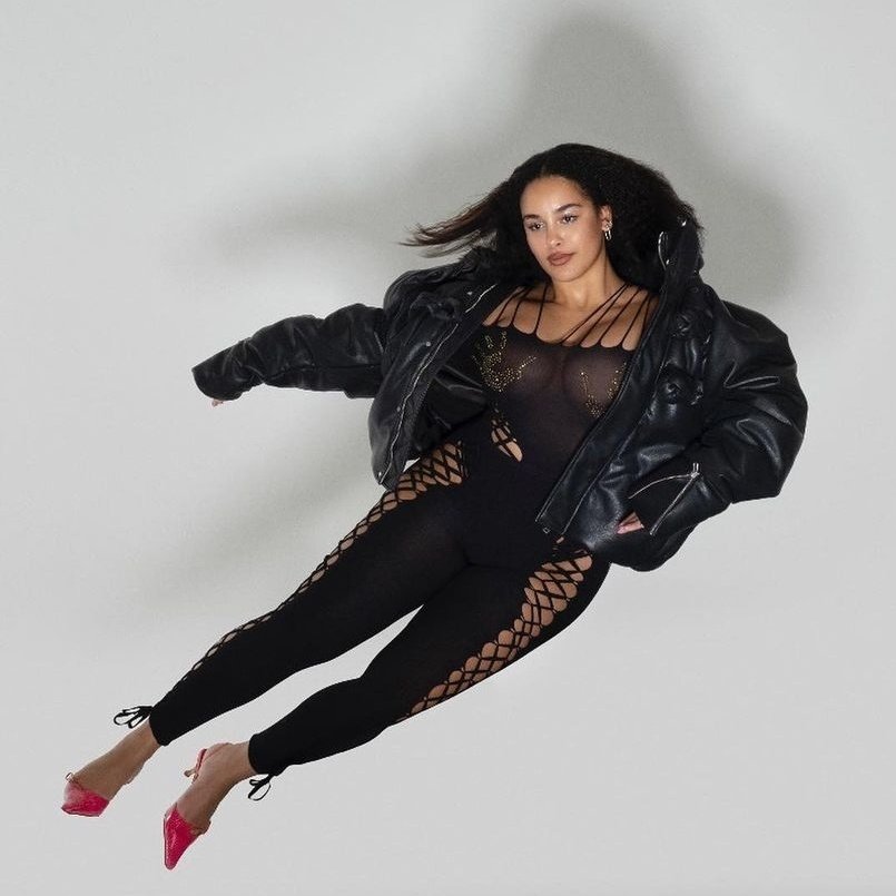 levitatingfture's tweet photo. falling queens https://t.co/gTOvM1E2wS