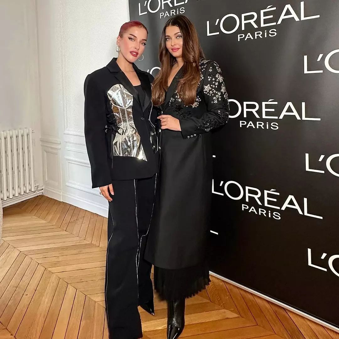 Ruth4ashab's tweet photo. My Rockstar Diva.. Stunningly Beautiful 😘😍❤️#AishwaryaRaiBachchan #AishwarayaInParis https://t.co/NTR4SDLNha