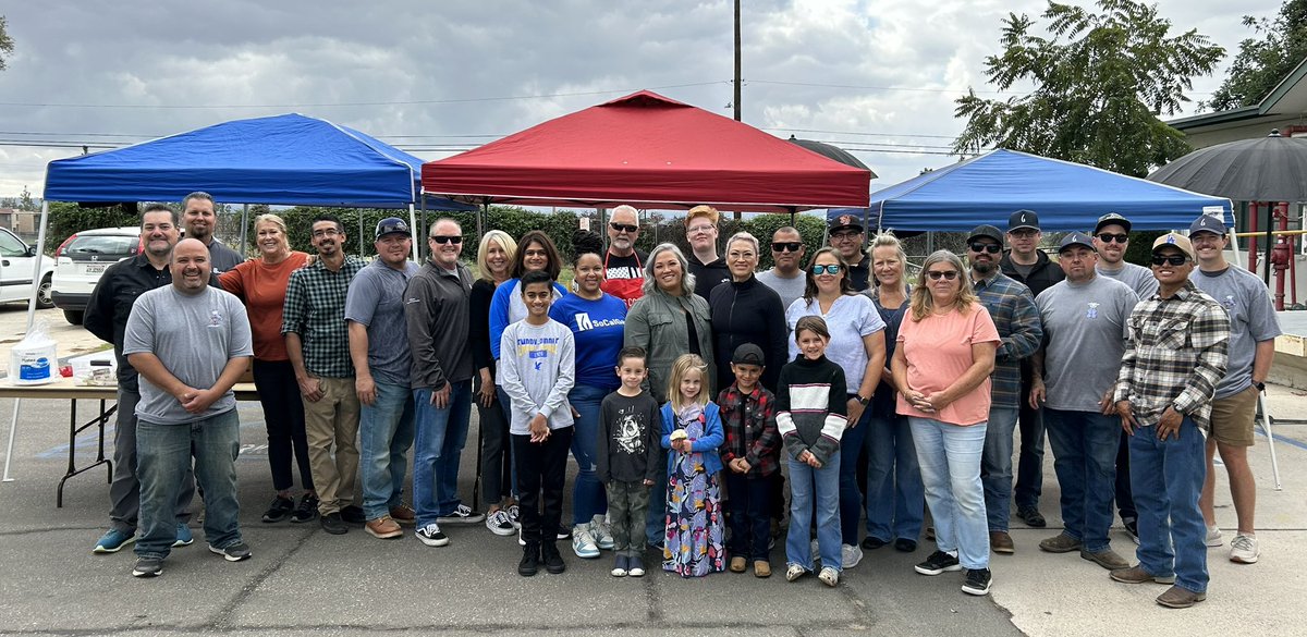 kscott_SoCalGas's tweet photo. So proud of our @socalgas employees. Spending our Saturday cooking & serving lunch (from our natural gas bbq) for seniors at the Highland Senior Center. Thank you Highland Mayor Pro Tem Penny Lilburn for your comments. We look forward to this event every year. #gladtobeofservice https://t.co/tlAuaZUJMG