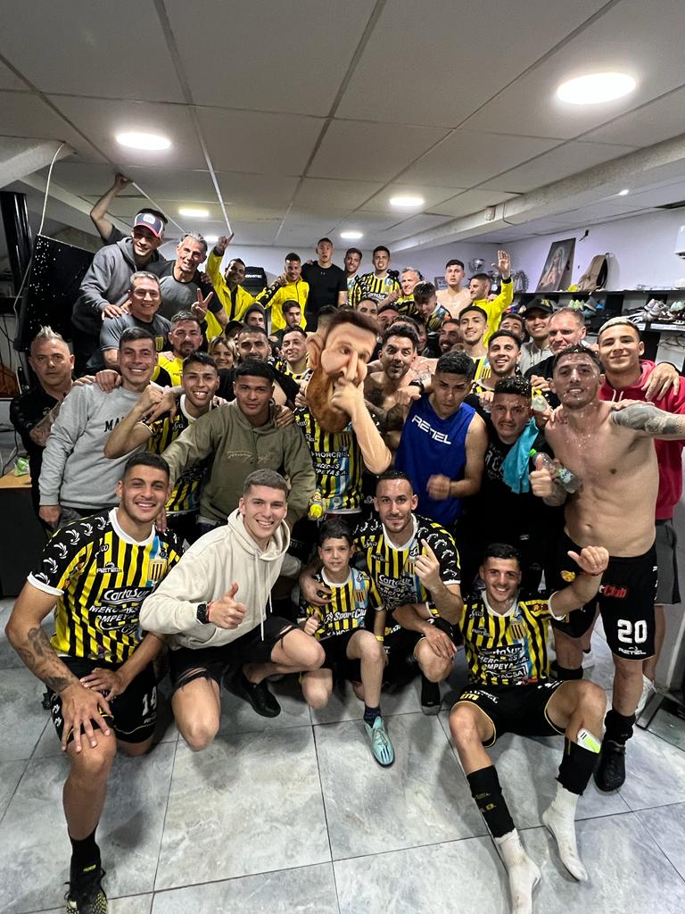 Club_AlteBrown's tweet photo. Hoy, más que nunca, ¡orgullo de pueblo, garra y corazón!

#DaleBrown 🖤💛 https://t.co/2Gs2mjNBC9