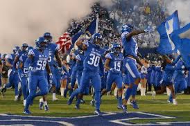 FlemDarryl10's tweet photo. Extremely Blessed 🙏🏾 to receive my first D1 offer from the university of Kentucky @CoachBlackwell_ @vincemarrow @ChaseHeuke @coachtspence https://t.co/bRGnmnJ61i