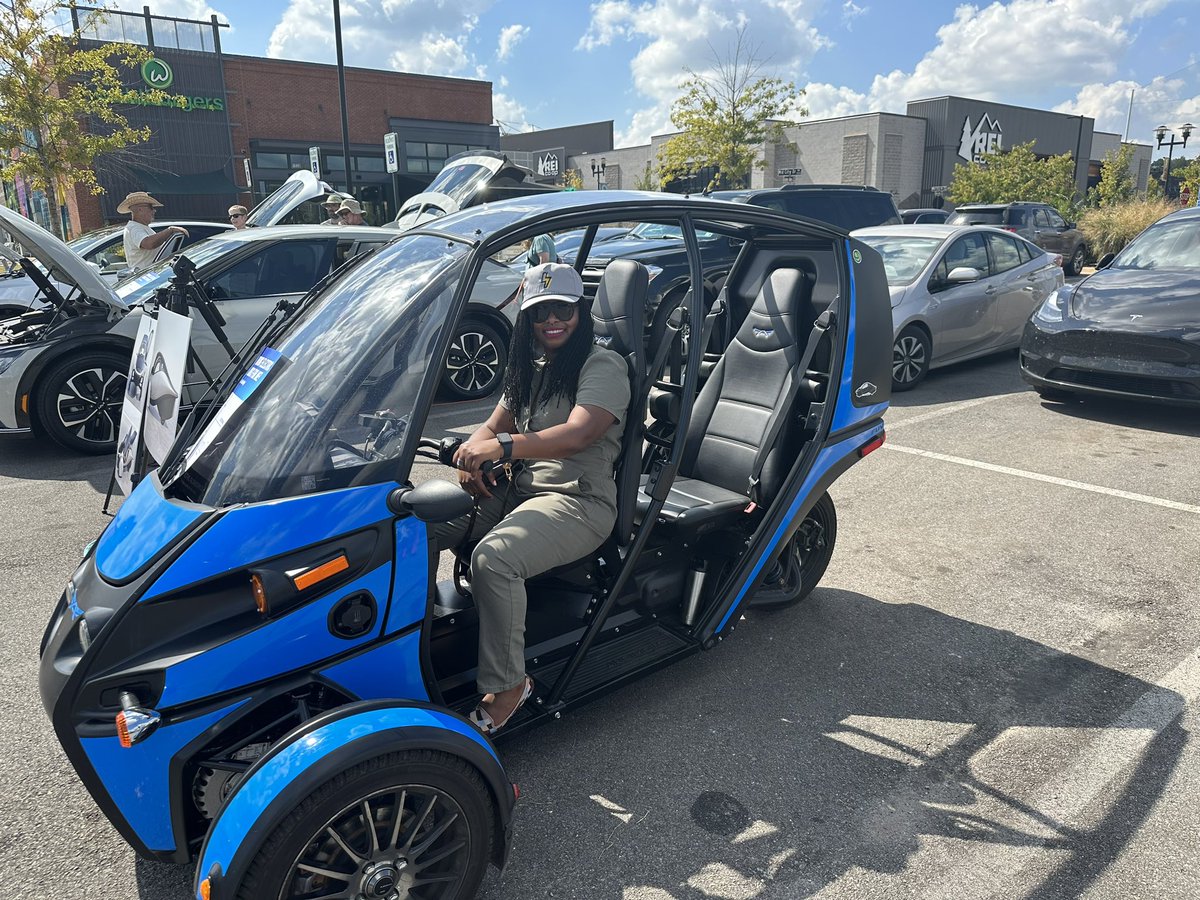 RockstarNP's tweet photo. Huntsville EV meet Up!!#NationalDriveElectricWeek #tesla  #teslachick https://t.co/hb9RGN96xr