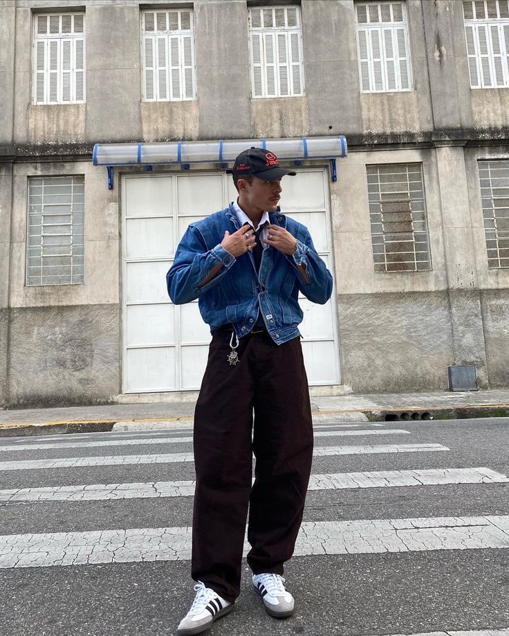 Walkers_sa's tweet photo. وش رايكم وش افضل اوتفت لـ Samba Adidas ؟ 

بالنسبه لي احس الشوز يناسب كل شي 🤍🐼 https://t.co/zJ07Ajy6vp