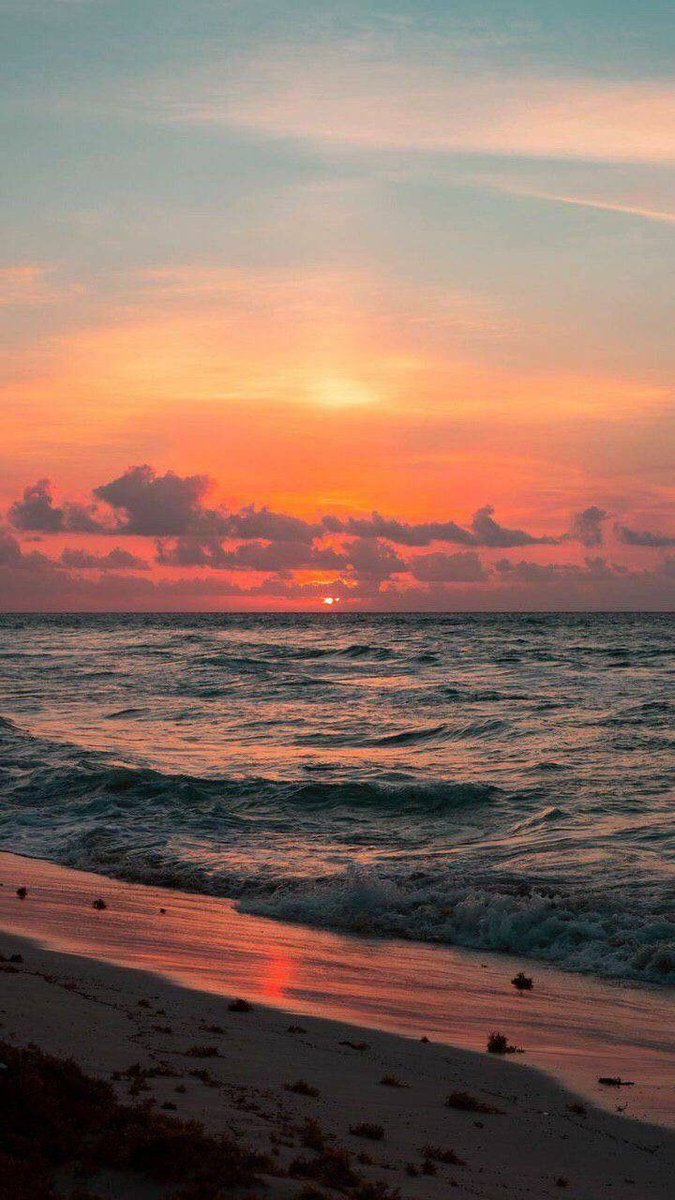 ViralTodayX's tweet photo. Ocean Sunset #viral #SaturdayVibes https://t.co/ri2McvV9tI