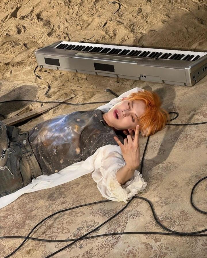 خوشبحال کسي که یونجون رو میبوسه :(