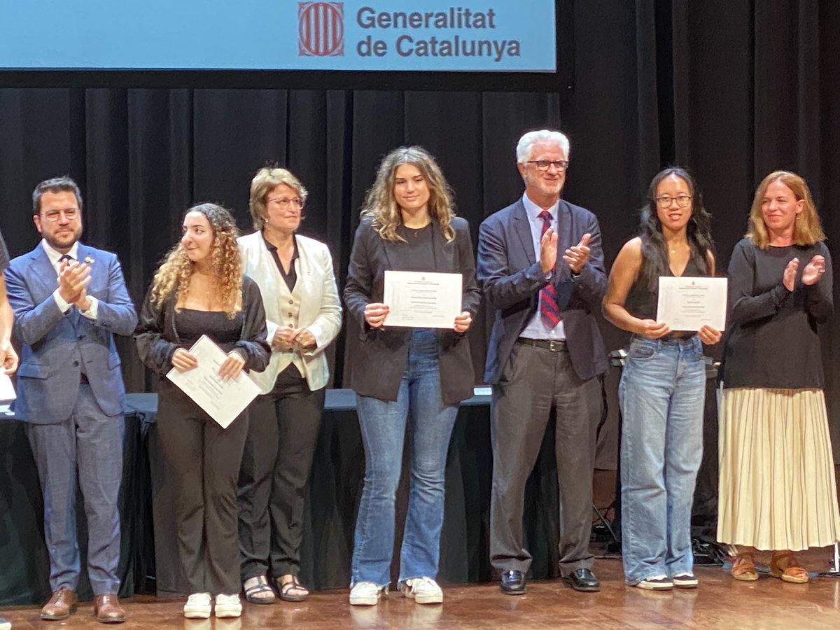 i Helena Pubill Quintillà, amb la investigació “Del gris al violeta”, una recerca sobre el moviment feminista de la transició a Lleida, a partir de fonts documentals i la pròpia veu de les seves protagonistes, tutoritzat per la professora Rosa M. Borrell Feliu. <a href="/RosaBorrell/">Rosa Borrell</a>