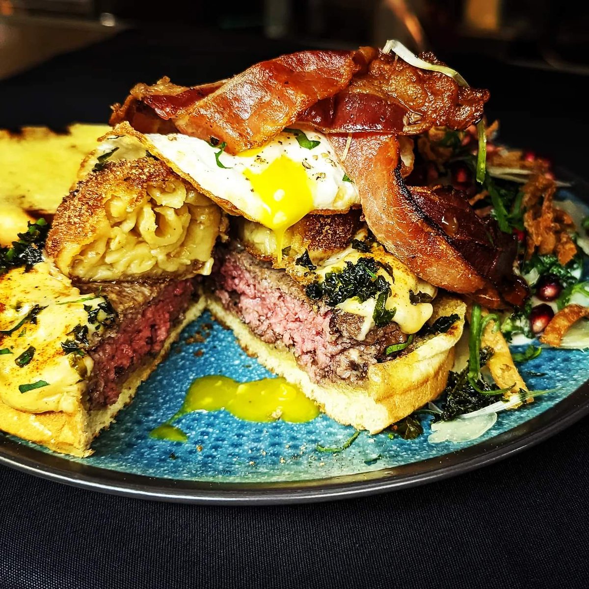 AsiaBMei's tweet photo. **LAST DAY!!** for September's MAC N'CHEESE BURGER... pictured here with bacon and a fried egg for #brunch , because why not? 😁🥓🍳❤️

And if you sub our fav Kale Caesar Salad, that makes it healthy, right?? 

#Moonshine152 #ChefAsiaMei #chefskiss #Yum  #burgers #macncheese https://t.co/kngDRLRcSF
