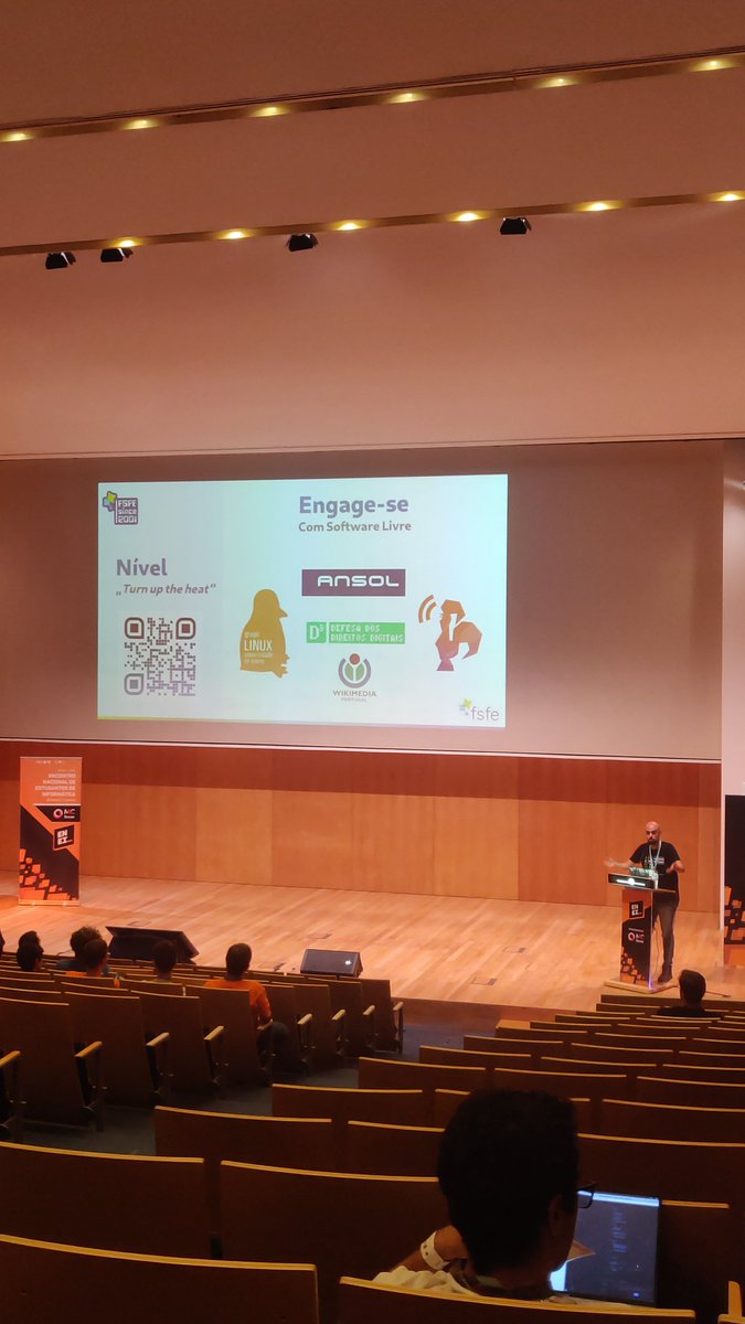 direitosdig's tweet photo. A @fsfe está também presente no #ENEI23, com uma sessão inspiradora sobre neutralidade de dispositivos, apresentada @LasotaLucas.
Que colocou também em destaque as comunidades locais! 💪

#SoftwareLivre #DireitosDigitais #ENEI #ENEI2023 https://t.co/hMooTHCxZk