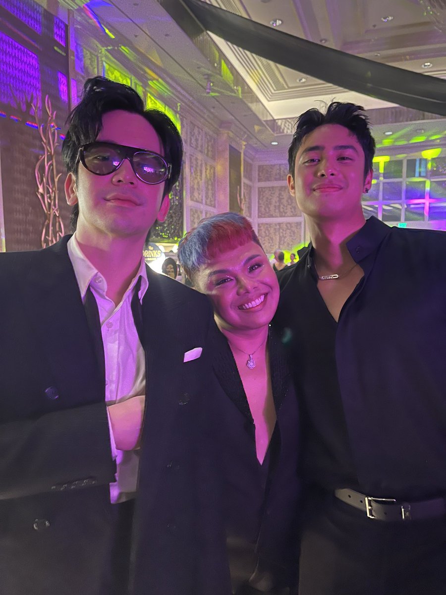 mor1019jhaiho's tweet photo. bwahahahaah! si DJP mismo nagpicture samin!!!!! #ABSCBNBall2023 https://t.co/Zxm5TcHYgI