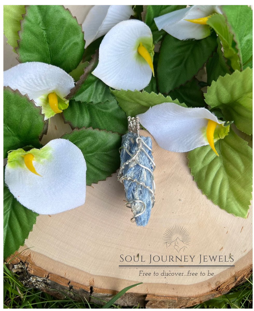 sjjewelry_1's tweet photo. Where is my stone lovers!!💎
Uniquely wrapped Kyanite stone available at 🔗https://t.co/Doy5HD1HcS
.
#souljourneyjewels #sjjewelry_1 #handcraftedjewels #kyanite #elevate #stoneenergy #stonehealing #healingenergy #wrappedjewels #yoga #reiki #meditation #relax #relate #release https://t.co/wjlJxo2rhF