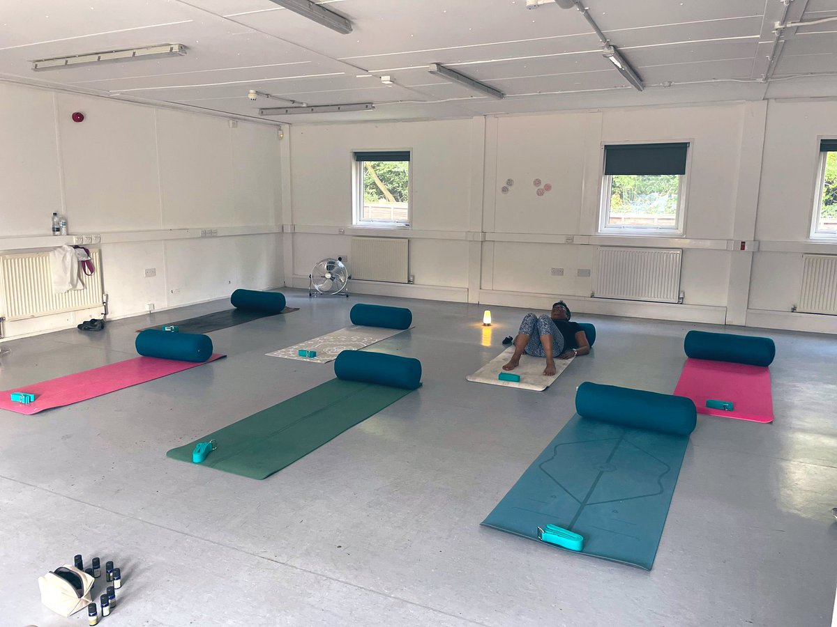 _misshr_'s tweet photo. We finally got funding! Woohoo! Yoga Mondays and now we have bolsters and straps 🥳 Whipps Cross Maternity Weekly Restorative Yoga 🧘🏼‍♀️🧘🏽‍♀️🧘🏿‍♀️🧘🏻‍♀️ A special thanks to Fiona @fcheongsee  for persevering and Rachel our yoga instructor @MaternityWX @WhippsCrossHosp https://t.co/MIOw4mPNIn