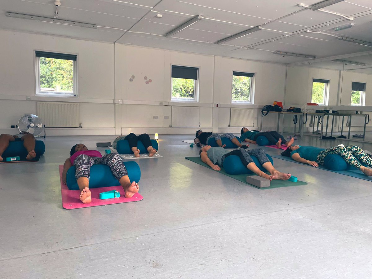 _misshr_'s tweet photo. We finally got funding! Woohoo! Yoga Mondays and now we have bolsters and straps 🥳 Whipps Cross Maternity Weekly Restorative Yoga 🧘🏼‍♀️🧘🏽‍♀️🧘🏿‍♀️🧘🏻‍♀️ A special thanks to Fiona @fcheongsee  for persevering and Rachel our yoga instructor @MaternityWX @WhippsCrossHosp https://t.co/MIOw4mPNIn