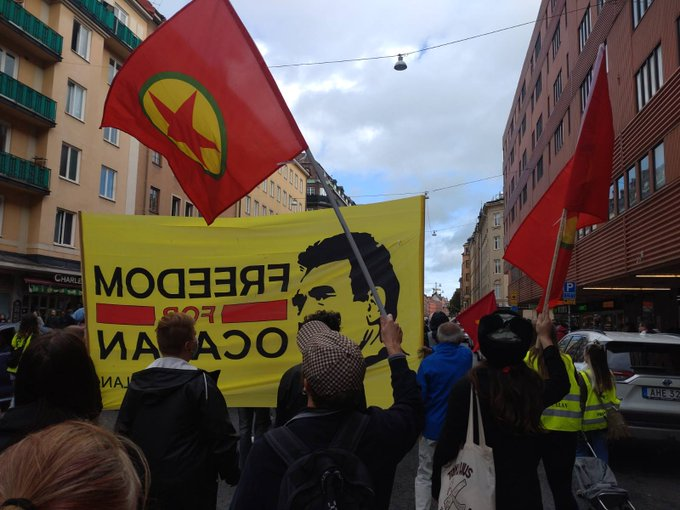 medyanews_'s tweet photo. As demonstrators marched through the city, several banners were displayed supporting the freedom of Abdullah Öcalan, the imprisoned Kurdistan Workers' Party (PKK) leader.

#AbdullahOcalan | #PKK https://t.co/79clwceMbc