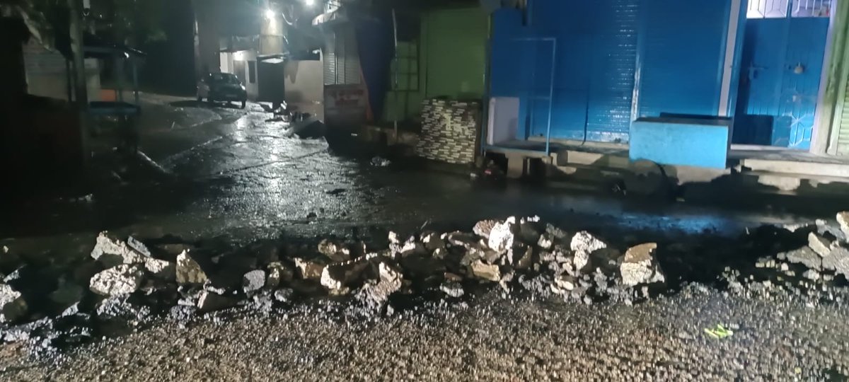 Nitish91Ag's tweet photo. @purnimaasingh @RaginiSingh7007 @pnsinghdhanbad @dc_dhanbad this is the site of lakshmania more jharia. The condition is so pathetic that if there would be any emergency,one cannot pass through our home.plz take proper action on the same.concerned authorities must be reminded. https://t.co/iqbUxtTTqX