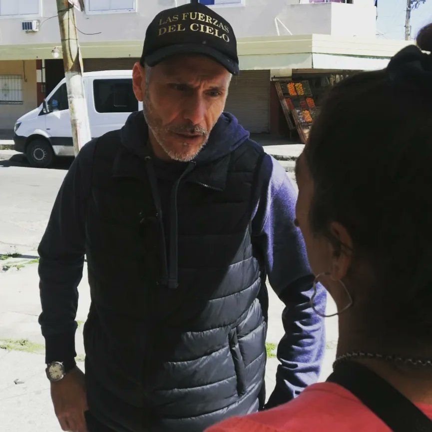 RicarTejerina's tweet photo. 📣 TIMBREANDO EN ESCALADA Y PODESTÁ

Con un hermoso equipo de vecinos del barrio, visitamos casas y comercios de Remedios de Escalada y Pablo Podestá.

La conciencia ciudadana crece  como el boca a boca. 

#LaDamosVuelta en #TresDeFebrero 

#MileiPíparoTejerina #BoletaCompleta https://t.co/IgtIl5BcO8