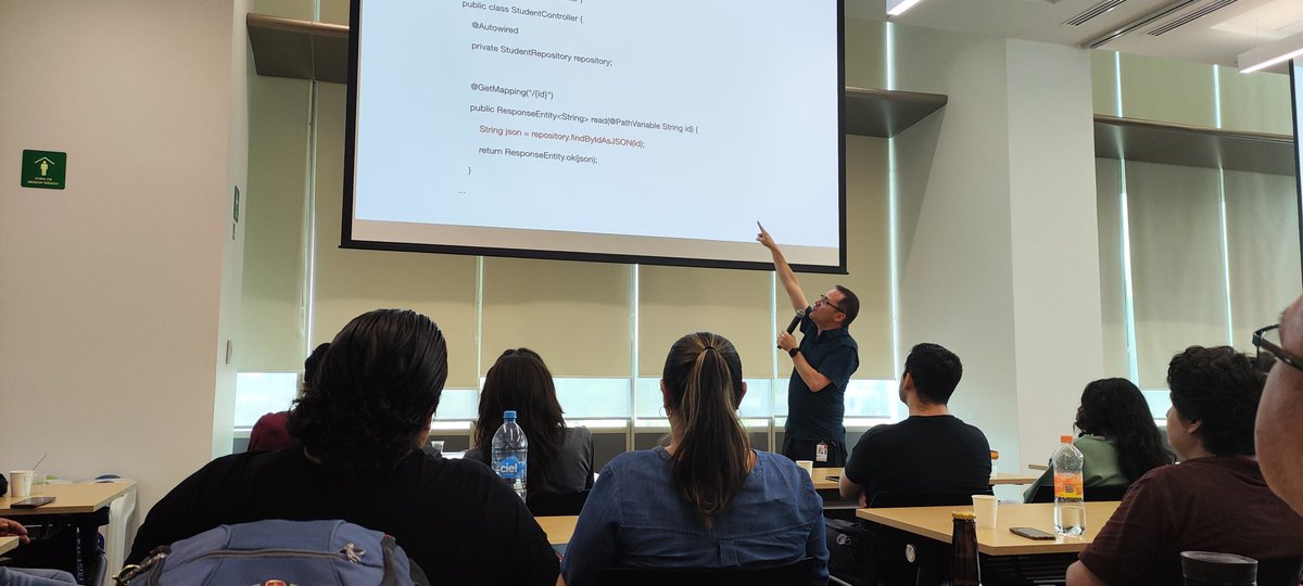 javaorgmx's tweet image. @aalmiray nos muestra como usar jsons y tablas relacionales en uno y ahorrarnos un poco de código con duality  #JavaDayGDL2023