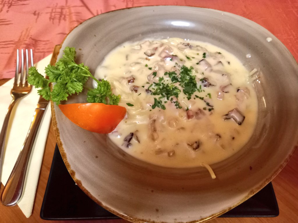 Sergej_Ivanov's tweet photo. #Spaghetti #Carbonara e una #bierra #Gösser #Helles
@ Glust-Kuchl #Radstadt https://t.co/q3xr2HDlZ8