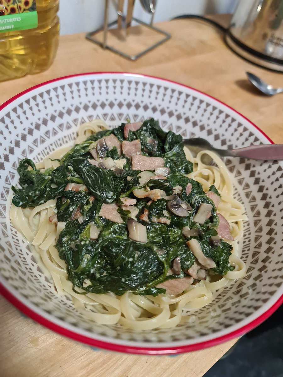 FemboiCooking's tweet image. spinach and stilton linguini w/ bacon & mushrooms