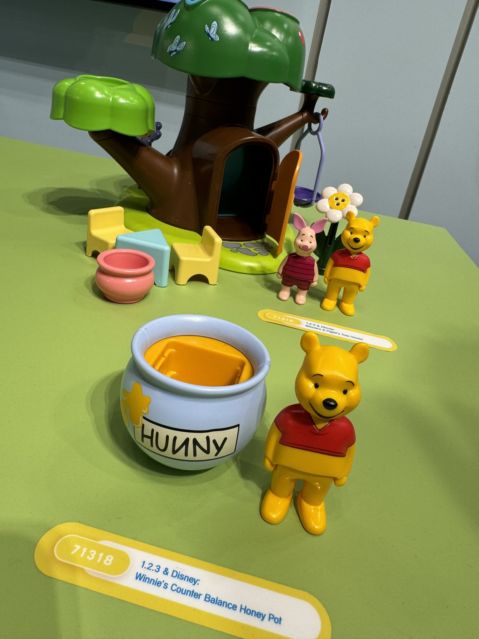 PLAYMOBIL 1.2.3 & Disney: Winnie's Counter Balance Honey Pot