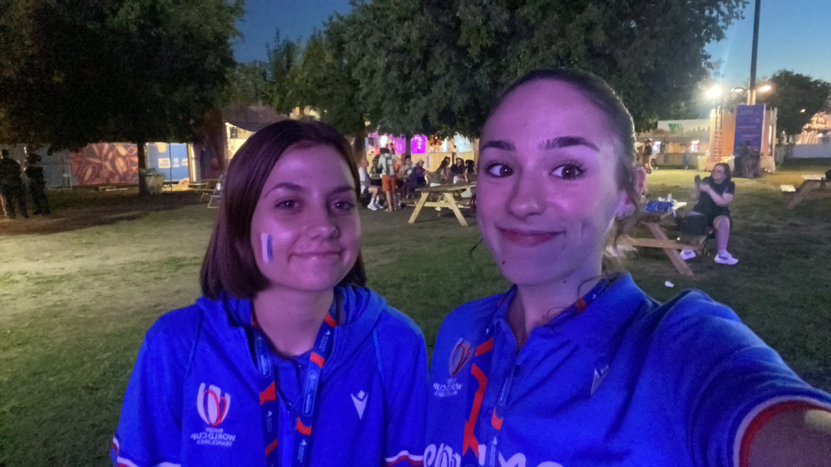 clocouzig's tweet photo. #villagerugbybordeaux https://t.co/CpRWxg5hqA