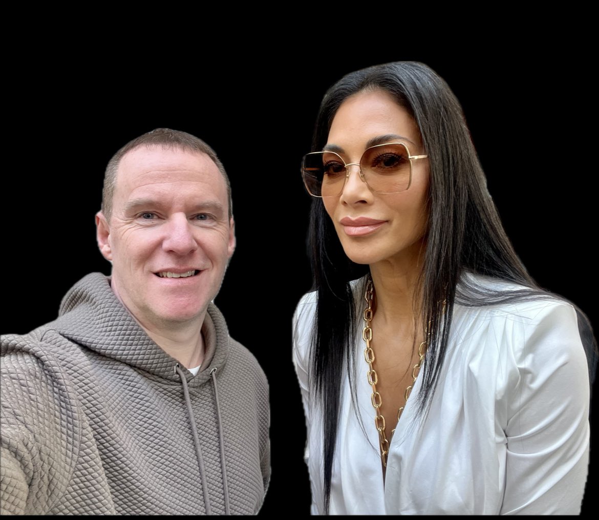 FLYNNTOONARMY's tweet photo. Got to meet the lovely Nicole Scherzinger. Nicole was so nice & made sure she met with everyone who wanted to say hi. Thank you @NicoleScherzy #singer #nicolescherzinger #singer #theatre #dancer #actress #television #pussycatdolls #sunsetbulevard #xfactor #themaskedsinger https://t.co/jYqznoO0NA