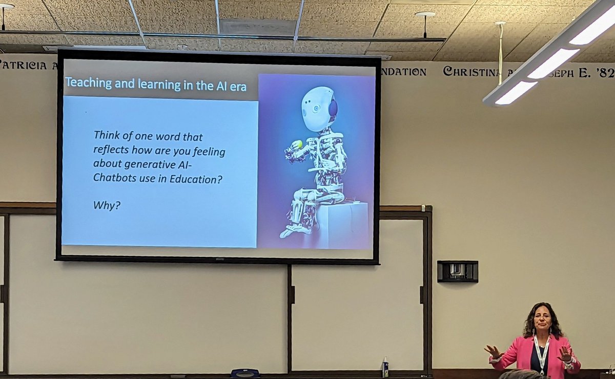 CarissaPeck_'s tweet image. Such a small world. I just finished presenting in a classroom where I had a master's class. And now I'm in a classroom listening to THAT teacher! @usdsoles @SanDiego_CUE #sdcue