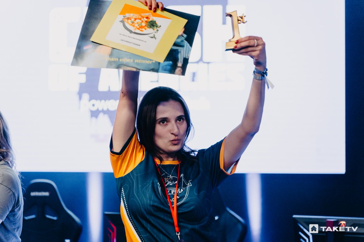 Die letzte Trophäe des #ClashOfAgencies 2023 ist der vibe-Pokal, den die junge und muntere Truppe von @GroupMGermany für die lautstärkste Unterstützung in der Arena feiern darf! 🏆🎉 🕺💃