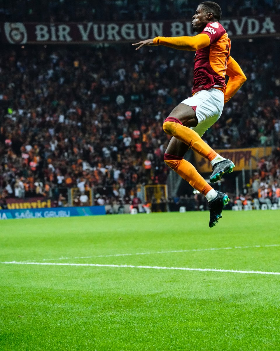 GalatasaraySK's tweet photo. 𝐙𝐀𝐇𝐀 𝐀𝐈𝐑𝐖𝐀𝐘𝐒! 🛫 

#GSvAG https://t.co/3RhH6IngXI