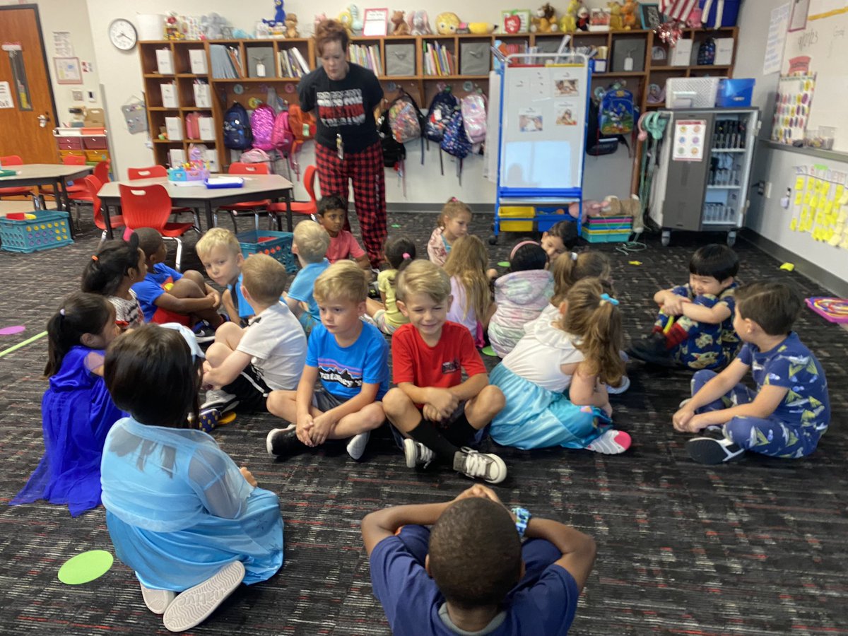 GeisselPrestonK's tweet photo. Our ELF, Mrs. Murray taught us a new strategy - Inside Outside Circle - during our SEL lesson. These kindergartners loved trying something new and getting to share ideas with their partners! ❤️🐾 https://t.co/udLhntKWUD