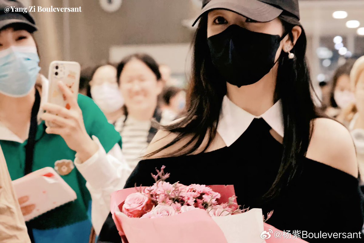 Yang Zi ♡ tweet media