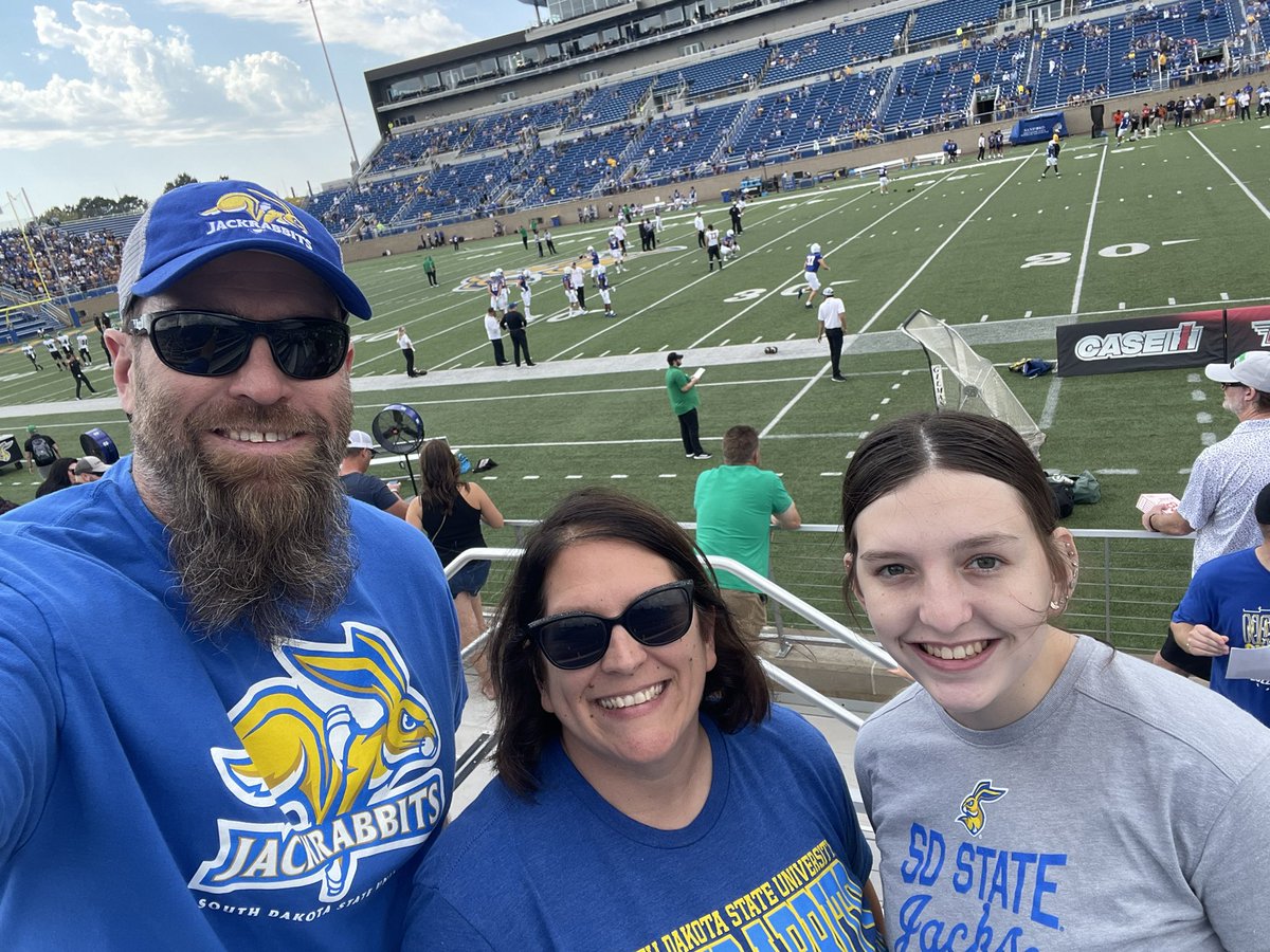 shanstores21's tweet photo. It’s Family Weekend! 
#GoJacks https://t.co/rJPSoQvmM3
