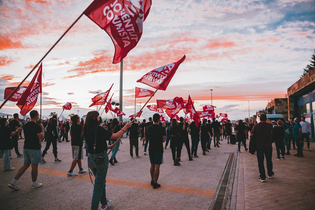 Este es el primer año sin desfile de la UJCE en el mitin de la Fiesta del PCE, uno de los momentos más emocionantes y esperanzadores de esta fiesta, también para los militantes de la UJCE...(1/3)
