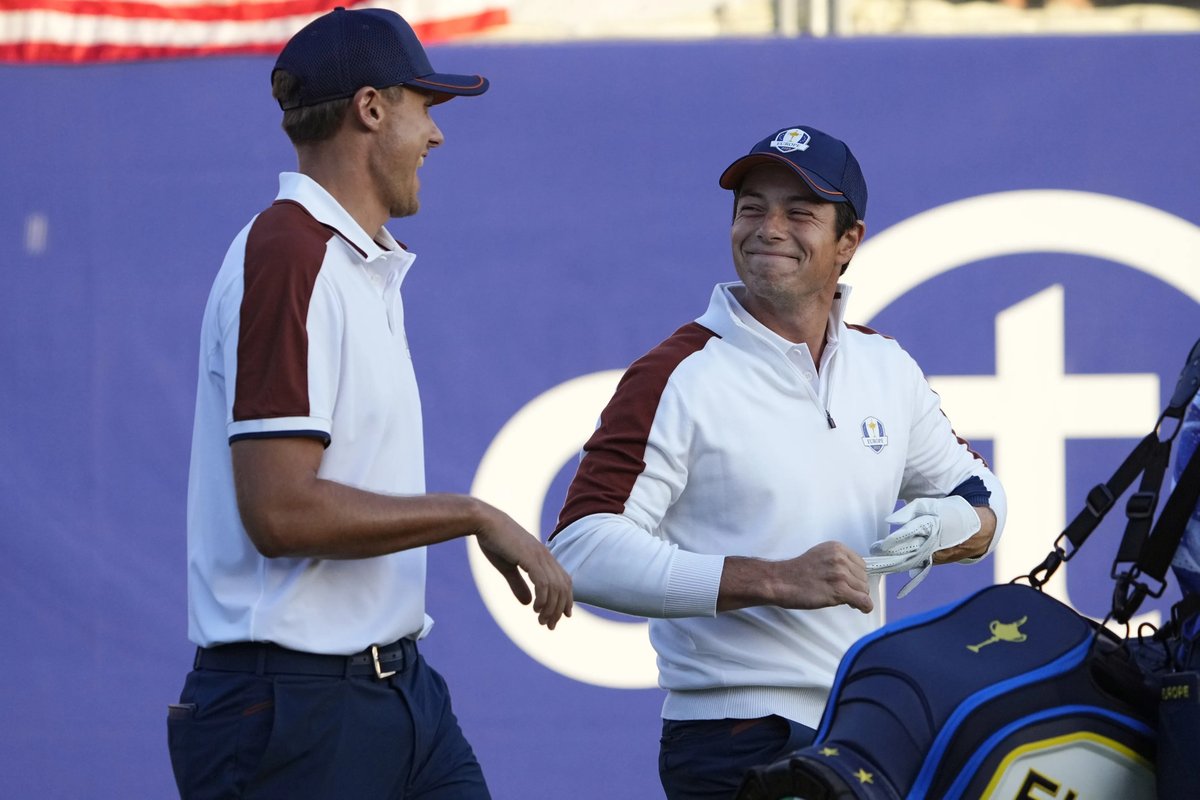 Caddybets1's tweet image. The #RydersCup day 2 results 
EUR 10.5 - 5.5 US
Team Europe with 5 points lead heading into Sunday 

#Golf #Sports #FYP 

Stay tuned for more: bit.ly/42hyuRO