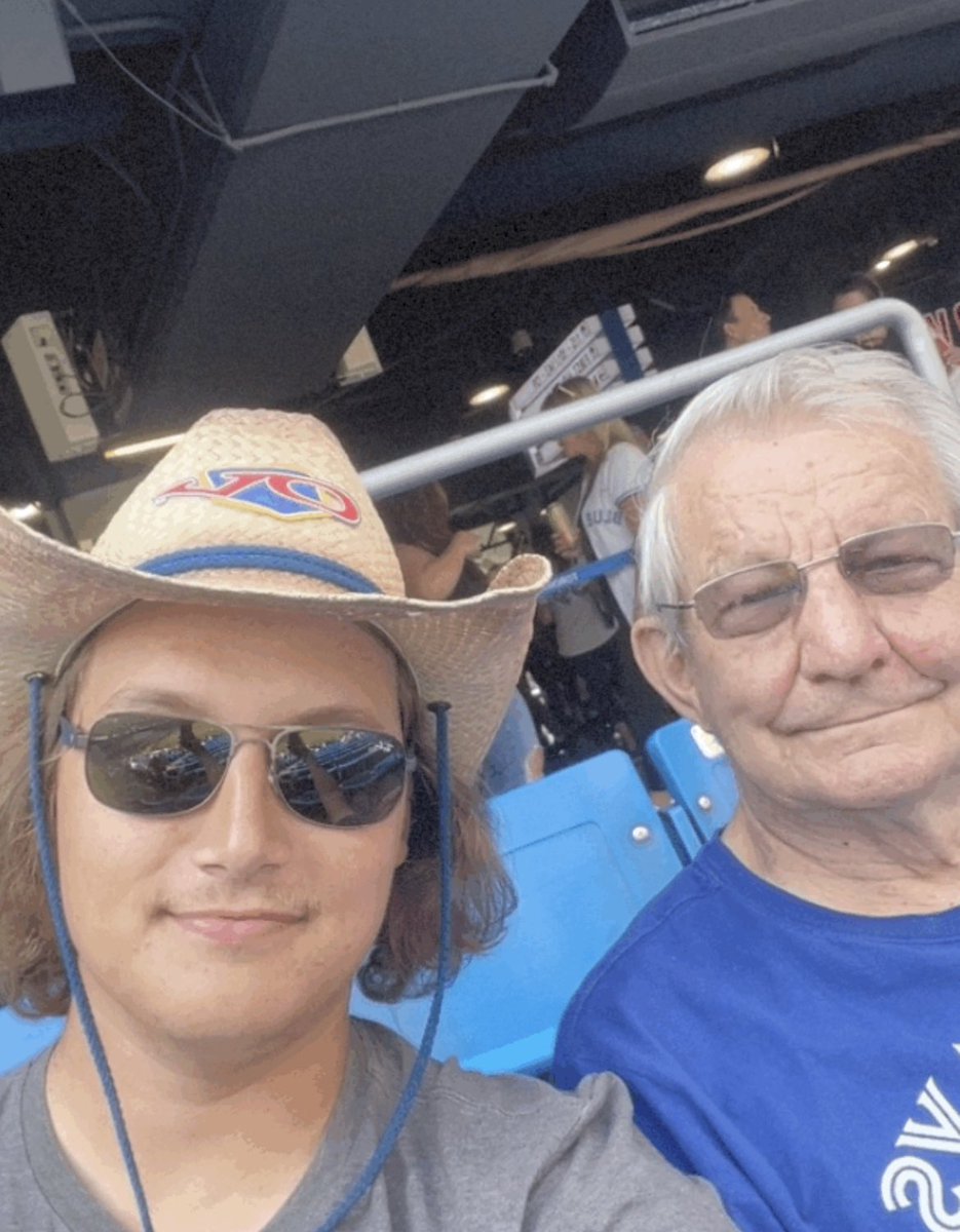 jared_schaus's tweet photo. Blue jays game with pops #NextLevel https://t.co/EpOerVqmse