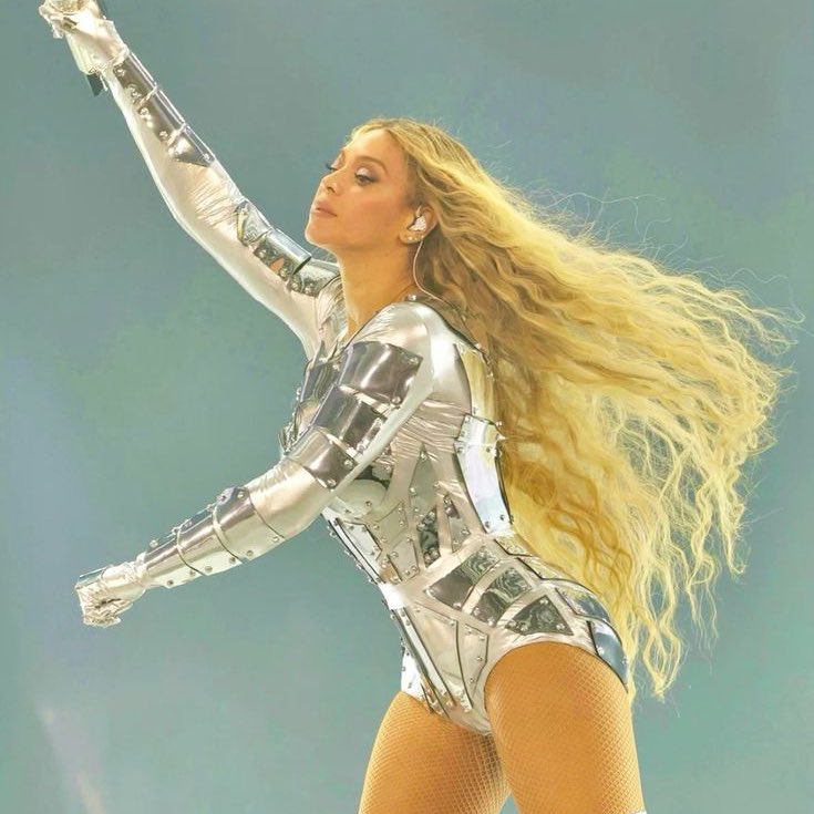 beyoncepress's tweet photo. 🚨 Variety confirms that Beyoncé is in negotiations with AMC Theatres

“Mega-agency CAA held preliminary talks with major studios and streamers two weeks ago, another source added, urging the players to be ready to bid on a project the icon has been developing for years — one that would include elements of her top-grossing 2023 live shows, elements of the long-gestating visual album “Renaissance” and a documentary-style account of making the record and building out the tour (Blue Ivy Carter cameos surely to come).”