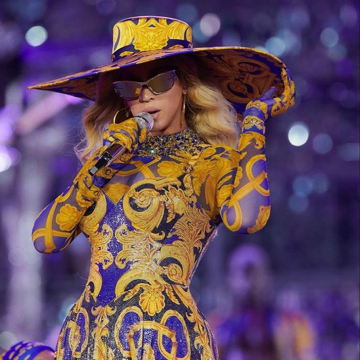 beyoncepress's tweet photo. 🚨 Variety confirms that Beyoncé is in negotiations with AMC Theatres

“Mega-agency CAA held preliminary talks with major studios and streamers two weeks ago, another source added, urging the players to be ready to bid on a project the icon has been developing for years — one that would include elements of her top-grossing 2023 live shows, elements of the long-gestating visual album “Renaissance” and a documentary-style account of making the record and building out the tour (Blue Ivy Carter cameos surely to come).”