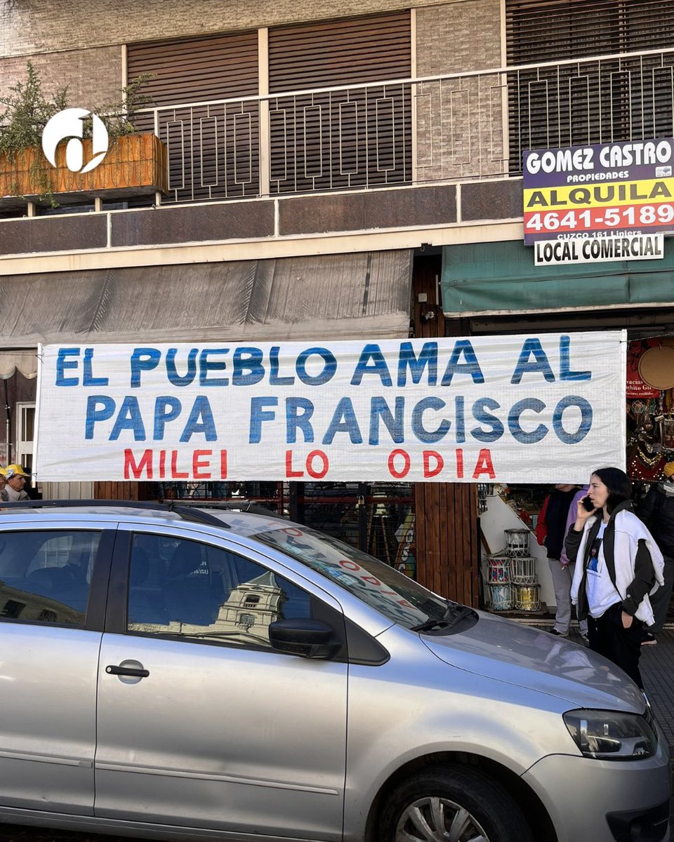 eldestapeweb's tweet photo. Los pasacalles en contra de Milei en la peregrinación a Luján 📣

Este sábado, diferentes consignas en contra del candidato de ultraderecha Javier Milei aparecieron en el primer trayecto de la 49° Peregrinación Juvenil a Luján.

➡️ https://t.co/LsCfB2W1Oh https://t.co/lNFHJ5STEu