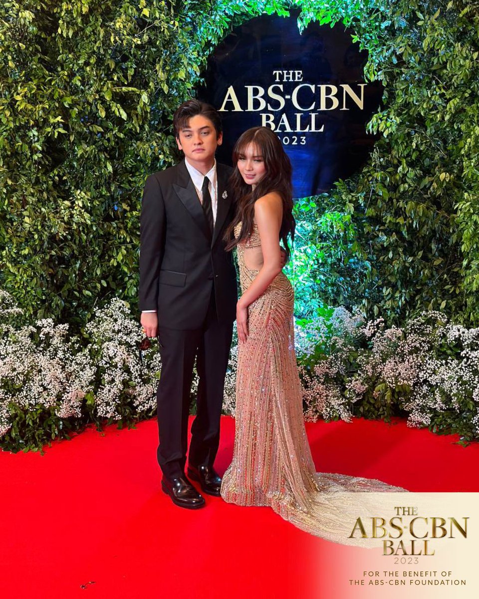 ofc_iwant's tweet photo. Killer looks! Double slaaaay!!!
The stars of Fractured, Francine Diaz and Seth Fedelin looking exceptional at the #ABSCBNBallRedCarpet2023!

#ABSCBNBall2023 https://t.co/dNnu5LUAjV