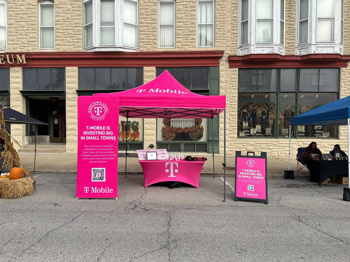 Great day in Peru, Indiana! We were excited to present a #HometownGrant from @TMobile to help bring their downtown revitalization project to life. Learn more at t-mobile.com/hometowngrants. @JonFreier @pedrobyers1 @CinciSusieD @JohnStevens_