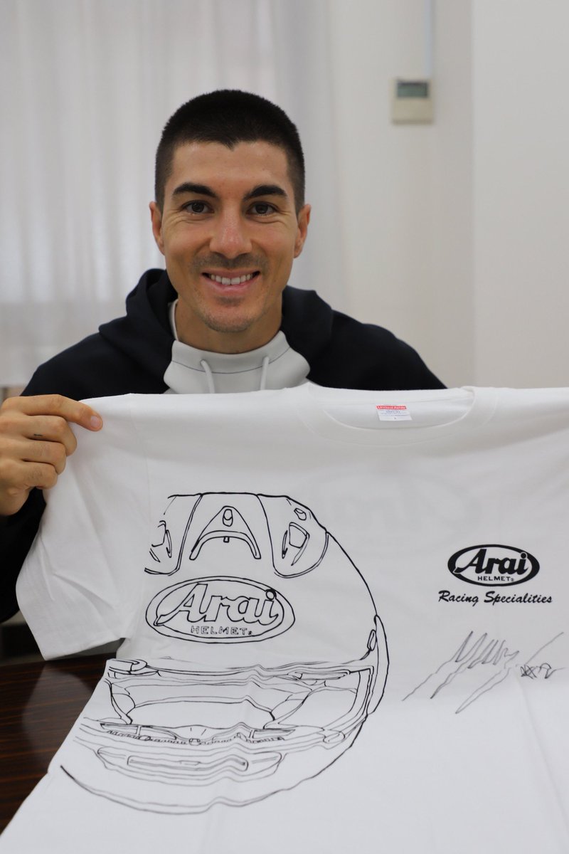 araihelmetjapan's tweet photo. 【サイン会に当選されなかった方のためにラストチャンス①】
MotoGPライダー『マーベリック』選手の「サイン入りTシャツ」を募集要項を満たした方の中から3名様にプレゼント。
応募締切は本日12時です。ご応募お待ちしております（他の選手との重複応募はご遠慮ください）。 https://t.co/8wkBleLX0Z