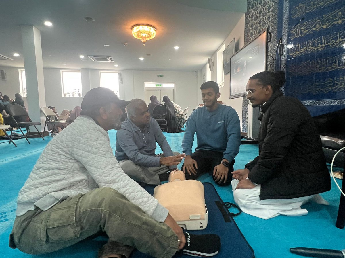AtifASiddiqui's tweet photo. Alhamdulillah, we hosted @BritishIMA Lifesavers for a second year at SWIC, with a record turnout of 100 people. Our aim was to bring the community together to teach lifesaving skills such as CPR, to as many people possible! Insha’Allah we hope to continue with this in the future! https://t.co/GwDj5evn0Y