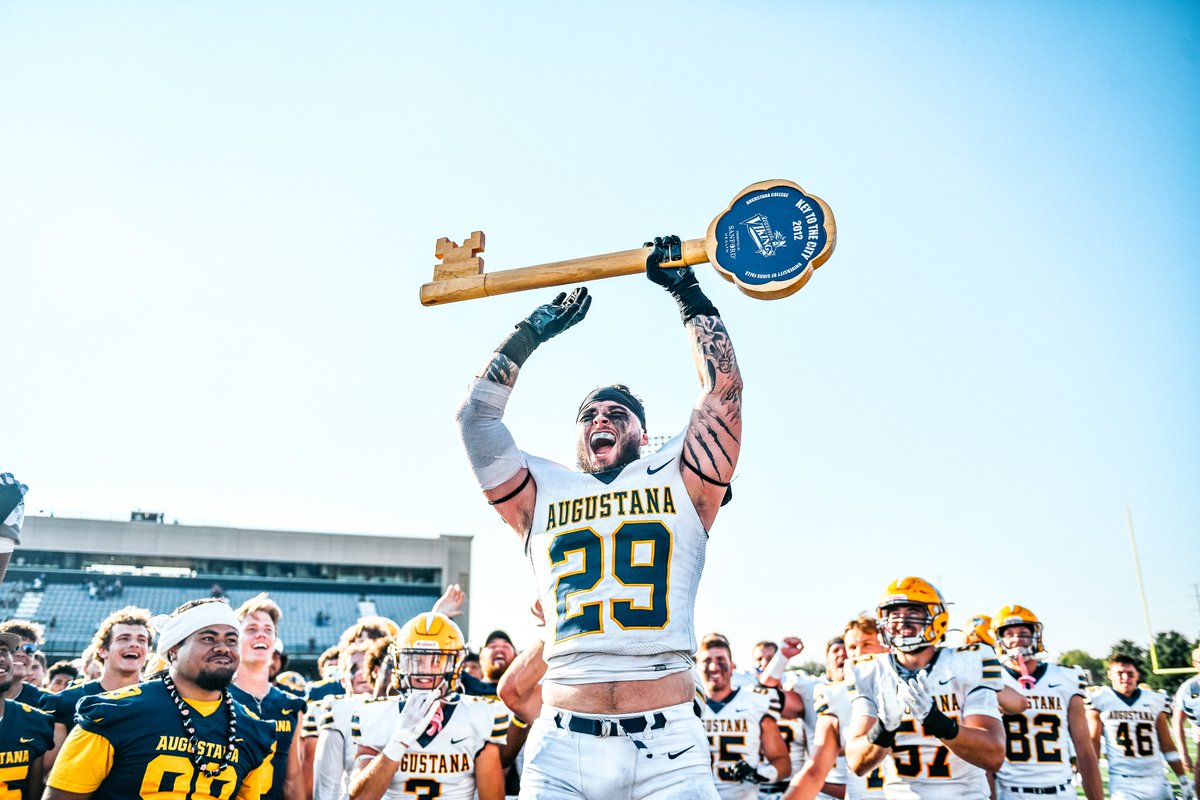 A memorable Saturday in Sioux Falls for <a href="/AugieFB/">Augustana Football</a> ⚔️

Full Story ➡️ bit.ly/3tfHrPK

#BeTheRock | #BuildingChampions