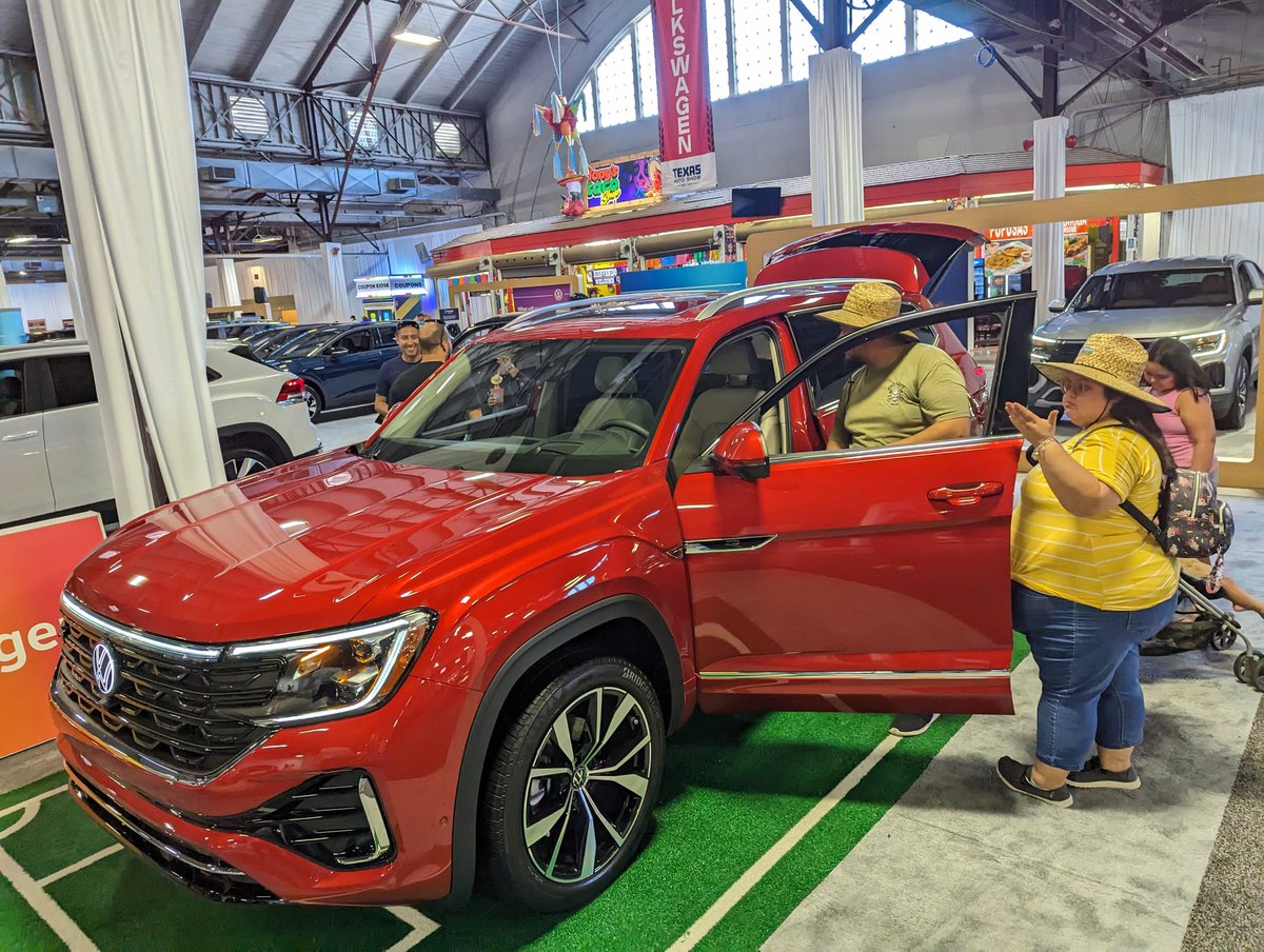 texasautoshow's tweet photo. Our vehicle of the day is the 2024 Volkswagen ID4, an electric car that has to be seen to be believed. You can experience for yourself in the Centennial Building at the State Fair of Texas. #BigTex #TXautoshow https://t.co/RqtsTwbppf