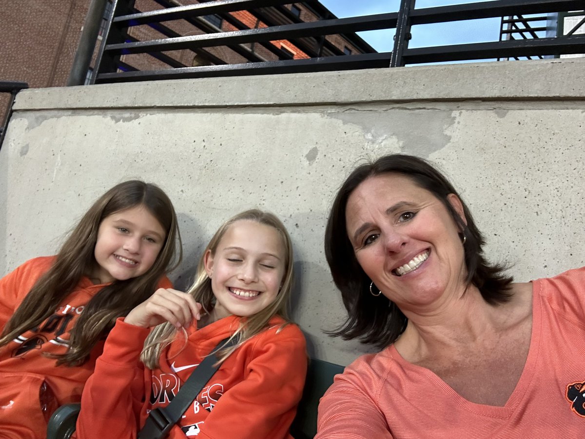 Kelly Ena tweet media