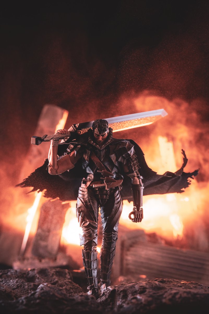 ik0l1979's tweet photo. S.H.figuarts ガッツ。

ハズレ個体引いたのか各関節がふにゃふにゃ。
ドラゴンころしはfigma版よりも原作に近くて良いんですが全く保持出来ないので遊ぶならfigma版持たせた方が良いかも。

それでも各部造形、可動域などは良好。
腕の長さも動かしていると気にならないです。

 #ベルセルク https://t.co/PO1LgrkAcT