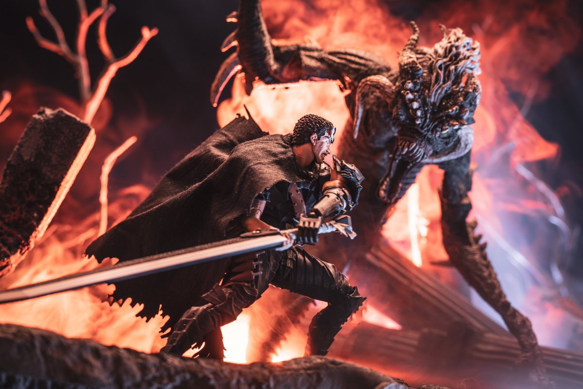 S.H.figuarts ガッツ。

ハズレ個体引いたのか各関節がふにゃふにゃ。
ドラゴンころしはfigma版よりも原作に近くて良いんですが全く保持出来ないので遊ぶならfigma版持たせた方が良いかも。

それでも各部造形、可動域などは良好。
腕の長さも動かしていると気にならないです。

 #ベルセルク